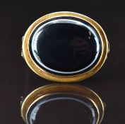 Victorian 9ct gold brooch set with a banded agate cabochon, 6.1g, 2.8 x 2.2cm