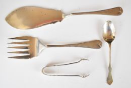 George V hallmarked silver fish serving knife and fork, Sheffield 1922, maker James Deakin & Sons,