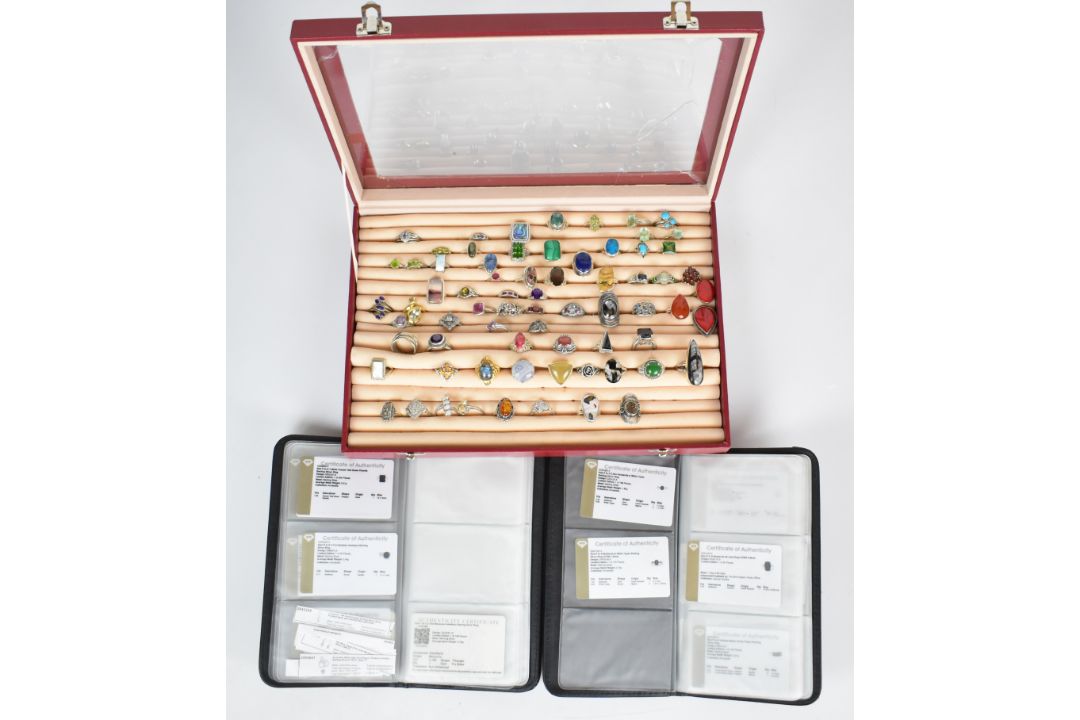 Seventy silver rings including malachite, pressed amber, spinel, amethyst, opal, quartz, garnet, - Image 1 of 9