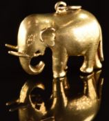 A 14k gold pendant in the form of an elephant, 8.1g