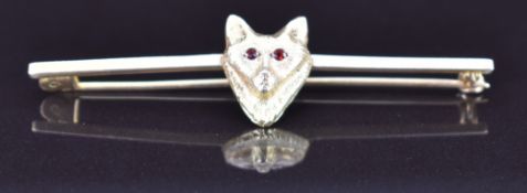 A 9ct gold brooch in the form of a fox set with paste eyes, 3.3g, 5.5cm