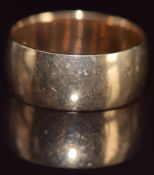 A 9ct gold wedding band / ring, 6g, size R