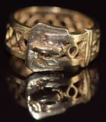 A 9ct gold buckle ring, 3.7g, size J