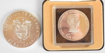 Two silver coins comprising 1973 Panama 20 Balboas, 134g and a cased 1978 Bahamas $10, 45.5g