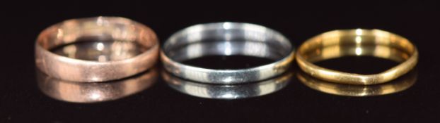A 22ct gold wedding band / ring (1.1g, size K), an 18ct white gold wedding ring / band (1.3g, size