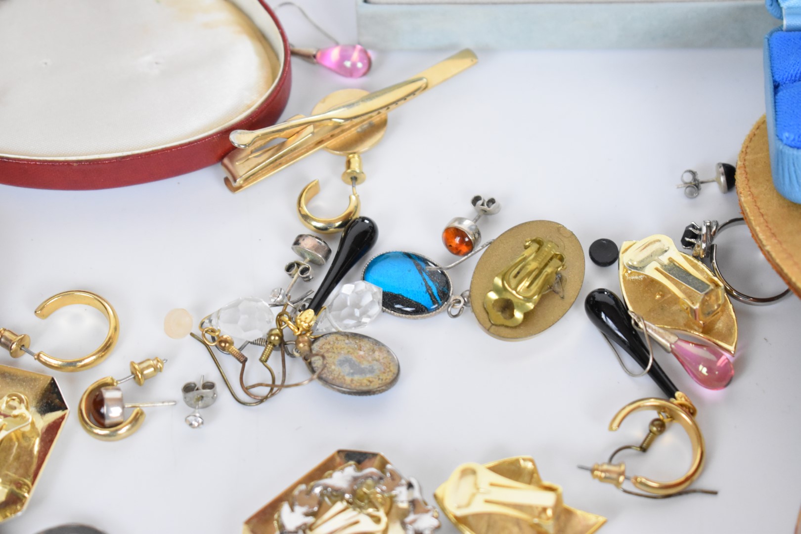A collection of jewellery including Florenza brooch, Miracle pendant, Sphinx pendant, six silver - Image 7 of 12