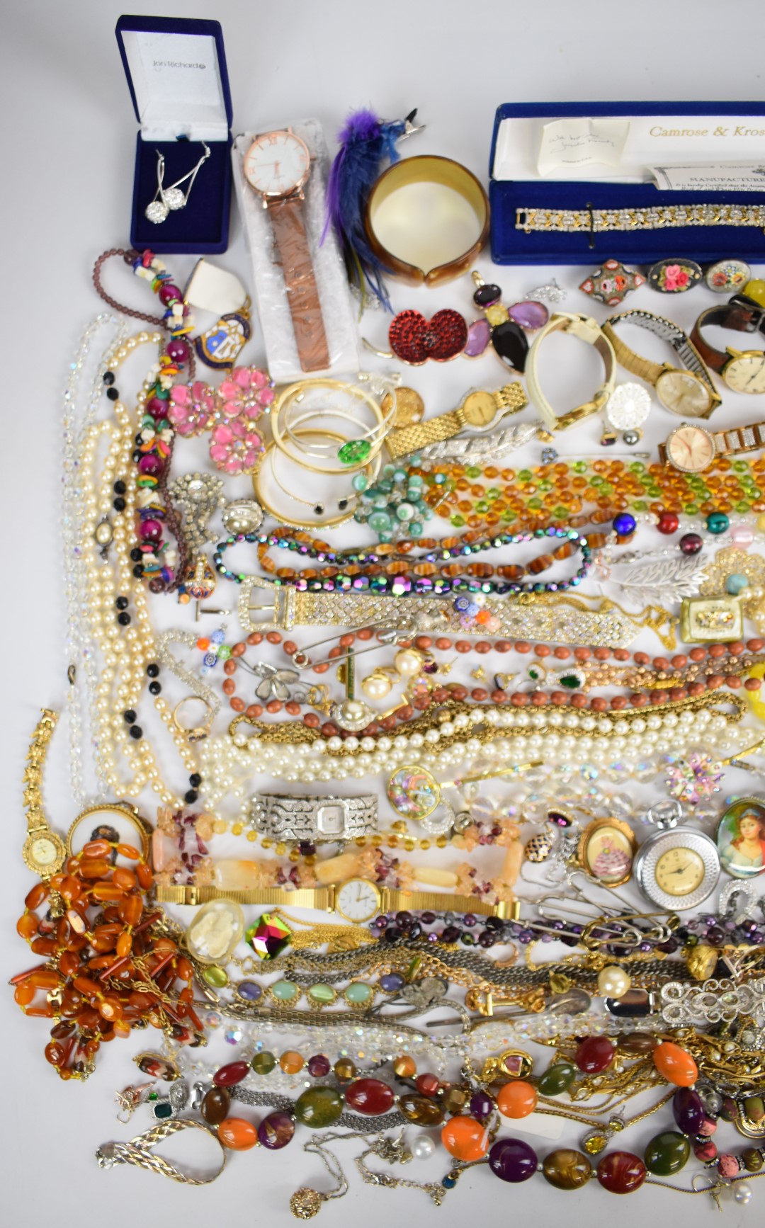 A collection of jewellery including silver bracelets, silver earrings, brooches, beads, collection - Image 2 of 3