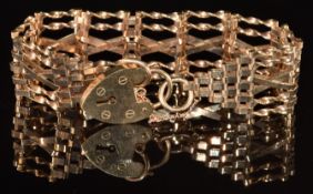 A 9ct gold gate bracelet with 9ct gold heart padlock clasp, 24.0g, 16cm