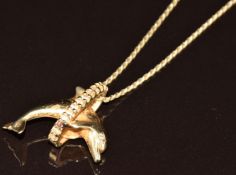 A 14k gold pendant in the form of a dolphin (2cm) and a 14k gold rope twist chain, 8g, 54cm