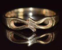 A 9ct gold ring, 2.2g, size O