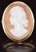 A 14k gold ring set with a cameo depicting a young woman, 8g ,size K
