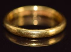 A 22ct gold wedding band / ring, 3.7g, size K