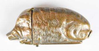 Novelty brass or similar vesta case formed as a recumbent pig, length 5.5cm