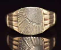 A 9ct gold signet ring with starburst design, 3.1g, size U