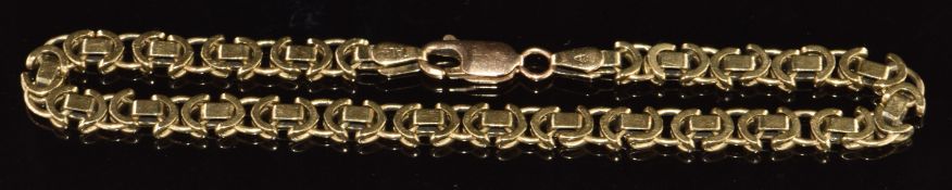 A 9ct gold bracelet, 8.3g, 19cm