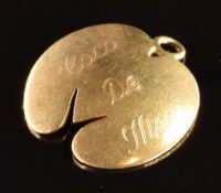 A 9ct gold pendant in the form of a coco de mer, 3.8g