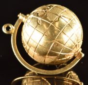 A 14k gold charm / pendant in the form of a globe, 7.7g