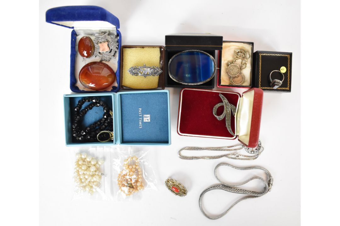 A collection of jewellery including jet necklace, silver ring set with marcasite, agate brooch, - Image 1 of 7
