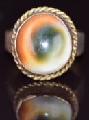 A 9ct gold ring set with a operculum shell, 7g, size P