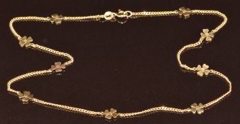 A 9ct gold necklace with flower links, 3.7g, 40cm