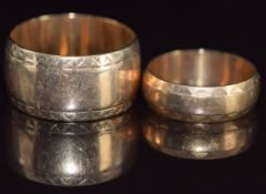 Two 9ct gold wedding bands / rings, 10.6g, sizes J & P