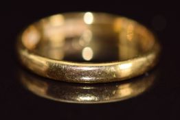 A 22ct gold wedding band / ring, 2.7g, size K