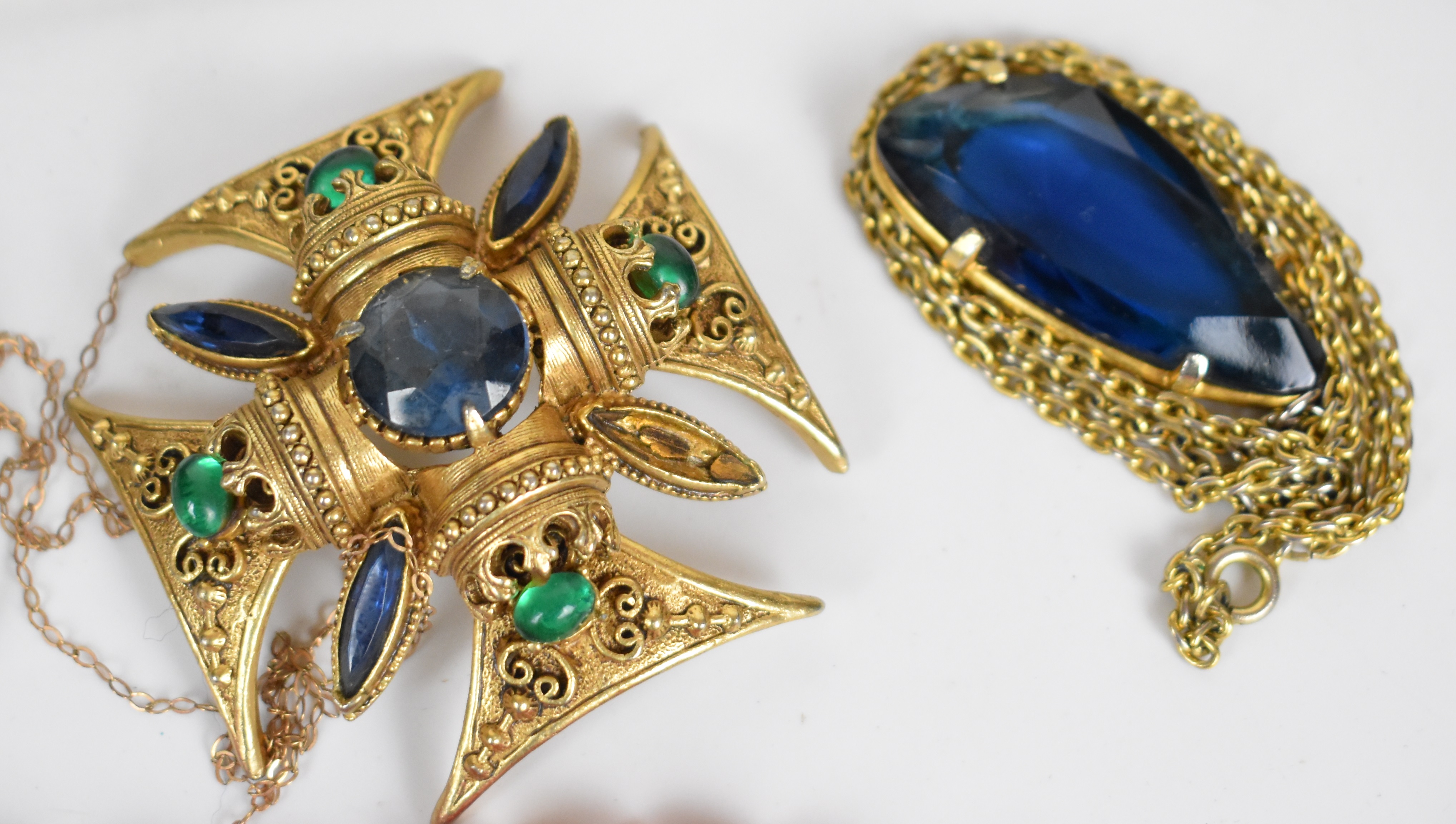 A collection of jewellery including Florenza brooch, Miracle pendant, Sphinx pendant, six silver - Image 3 of 12