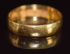 A 22ct gold wedding band / ring, 2.2g, size J