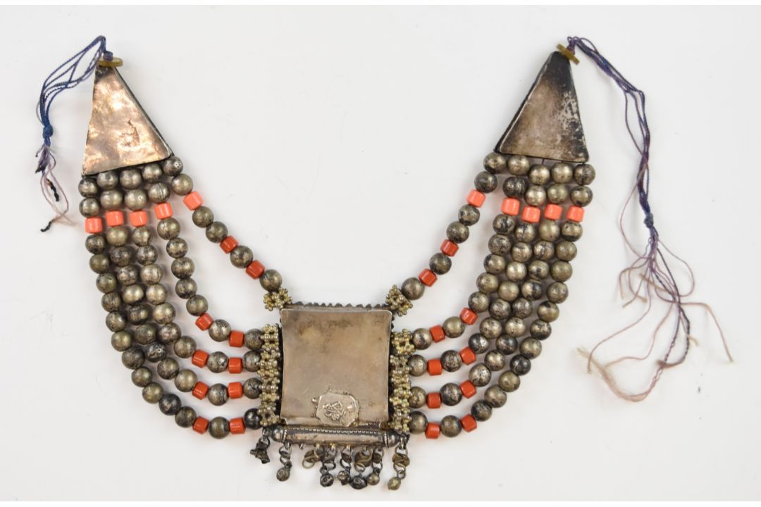 Yemenite tribal necklace made up of white metal and coral coloured glass beads - Image 7 of 10