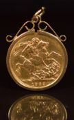 1925 George V gold full sovereign in 9ct gold pendant mount, 9.7g