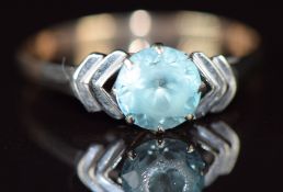 A 9ct gold ring set with a zircon, 1.4g, size N