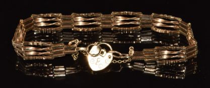 A 9ct gold gate bracelet, 4.5g, 16cm