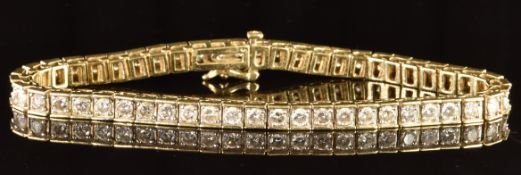 A 14k gold bracelet set with cubic zirconia, 15.8g, 18cm