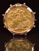 1911 George V gold full sovereign in 9ct gold mount, 11.1g