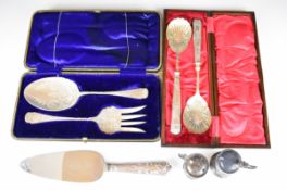 Victorian or Edward VII cased pair of hallmarked silver serving fork and spoon, Sheffield 1901,