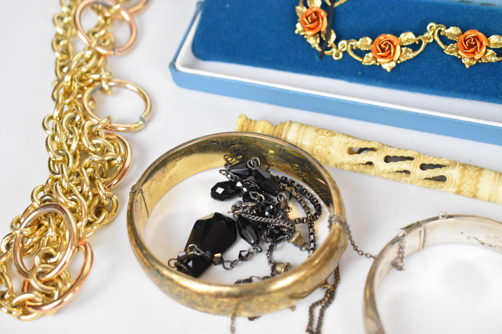 A collection of jewellery including Florenza brooch, Miracle pendant, Sphinx pendant, six silver - Image 4 of 12