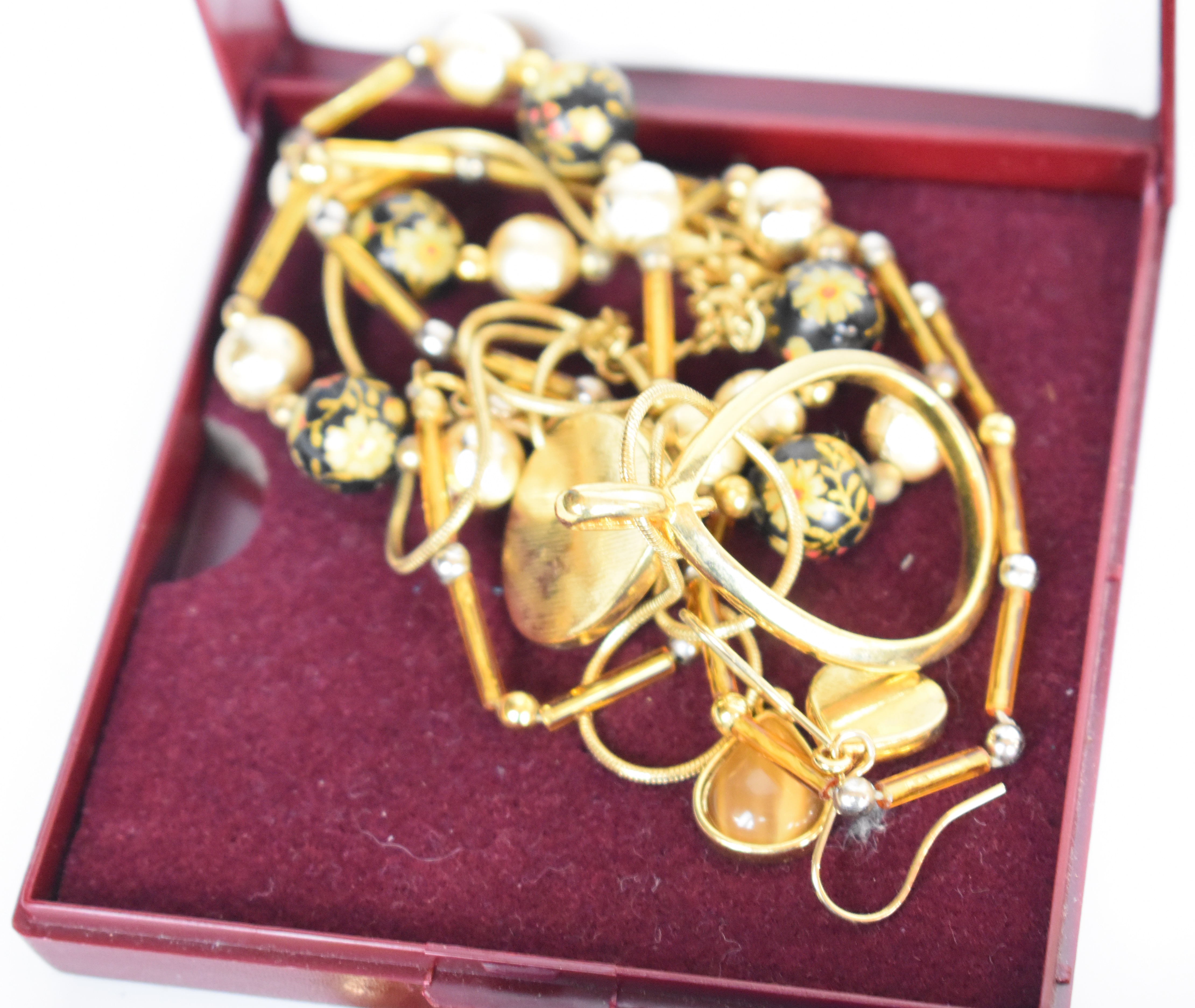 A collection of jewellery including Florenza brooch, Miracle pendant, Sphinx pendant, six silver - Image 9 of 12