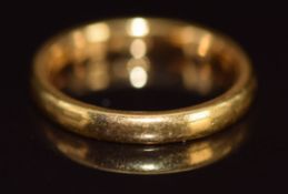 A 22ct gold wedding band / ring, 4.2g, size M