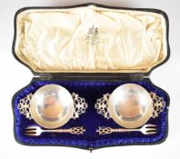 Cased pair of Edward VII hallmarked silver pickle or similar bowls with twin pierced handles and