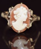 A 9ct gold ring set with a cameo, 4.8g, size M