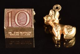 A 9ct gold charm in the form of a poodle, and a 9ct gold charm set with a 10 shilling note, 4.3g