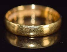 A 22ct gold wedding band / ring, 2.4g, size I