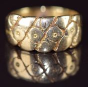 A c1900 18ct gold ring with floral decoration, 5.5g, size P