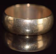A 9ct gold wedding band / ring, 6.5g, size X