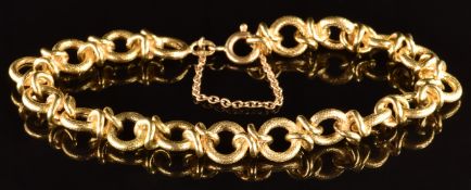 An 18ct gold bracelet made up of textured circular links, 11.7g, 20cm