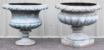 Leonardo Rossi pair of bronze pedestal flared urns with decoration in relief to the rim, diameter 70