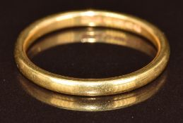 A 22ct gold wedding band / ring, 4.3g, size T
