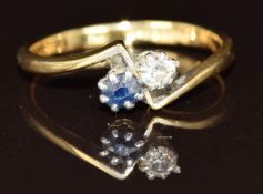 An 18ct gold ring set with a sapphire and diamond, 2.6g, size M