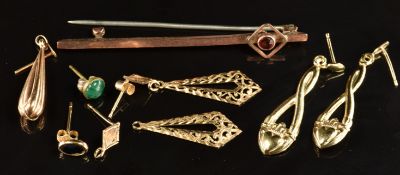 Two pairs of 9ct gold earrings, a 9ct gold brooch, etc , 4g