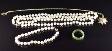 A single strand of cultured pearls with 9ct gold ball clasp and matching bracelet, nephrite jade